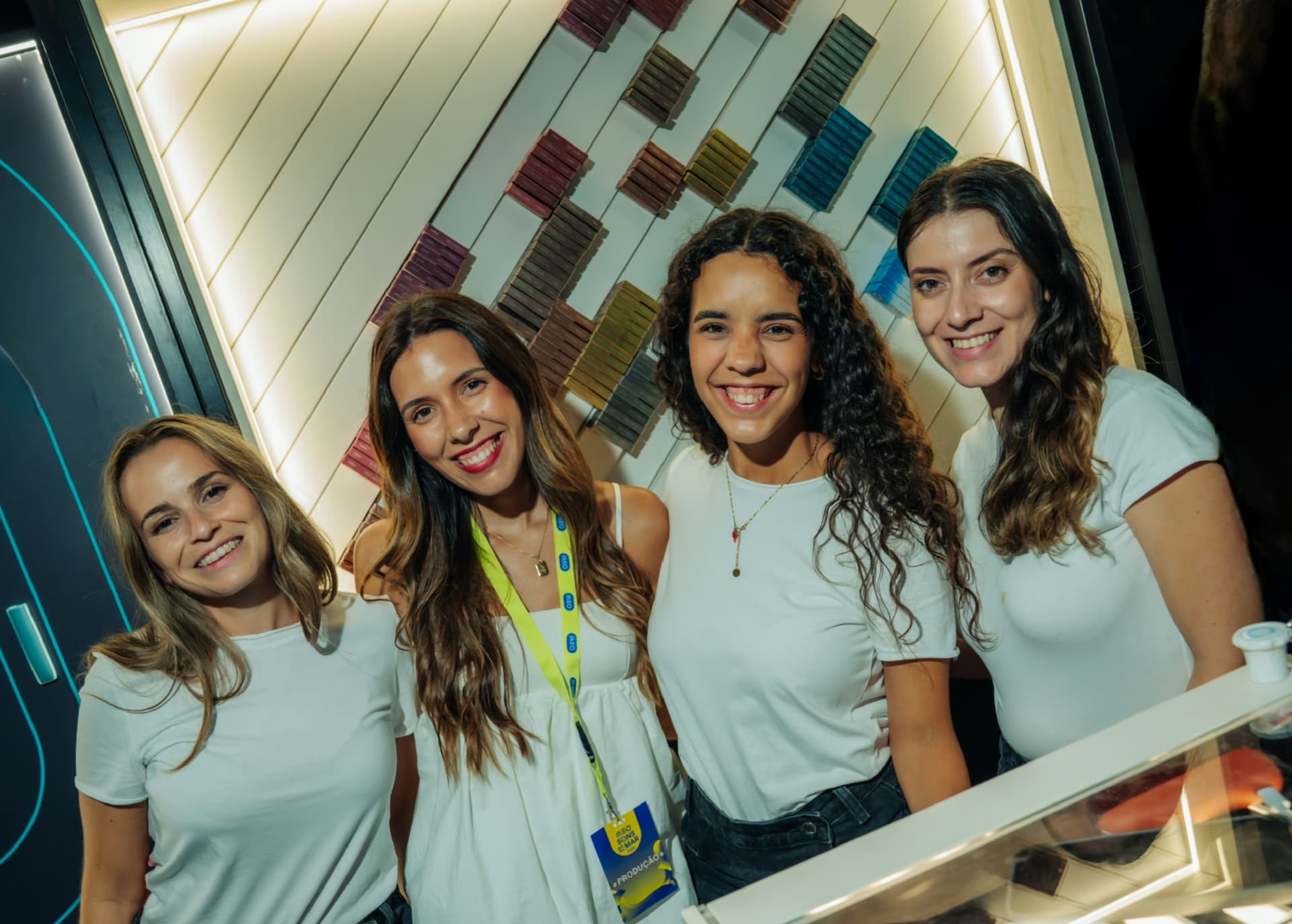 Equipa no espaço IQOS do festival MEO Sons do Mar